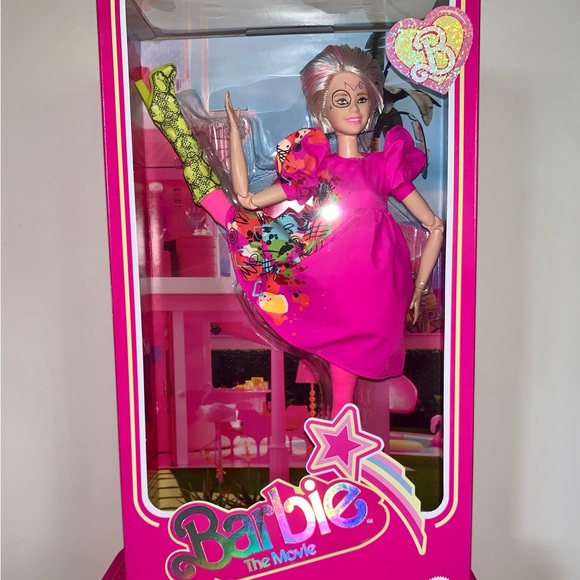 Barbie Signature Weird Barbie – Barbie The Movie - Picture 9 of 9